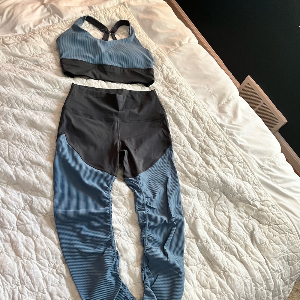 ZYIA Yoga Set - Top & Leggings - Picture 6 of 12